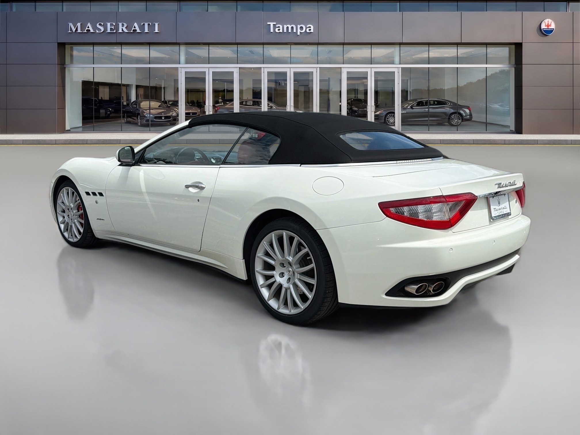 Used 2010 Maserati GranTurismo Convertible RWD image 5