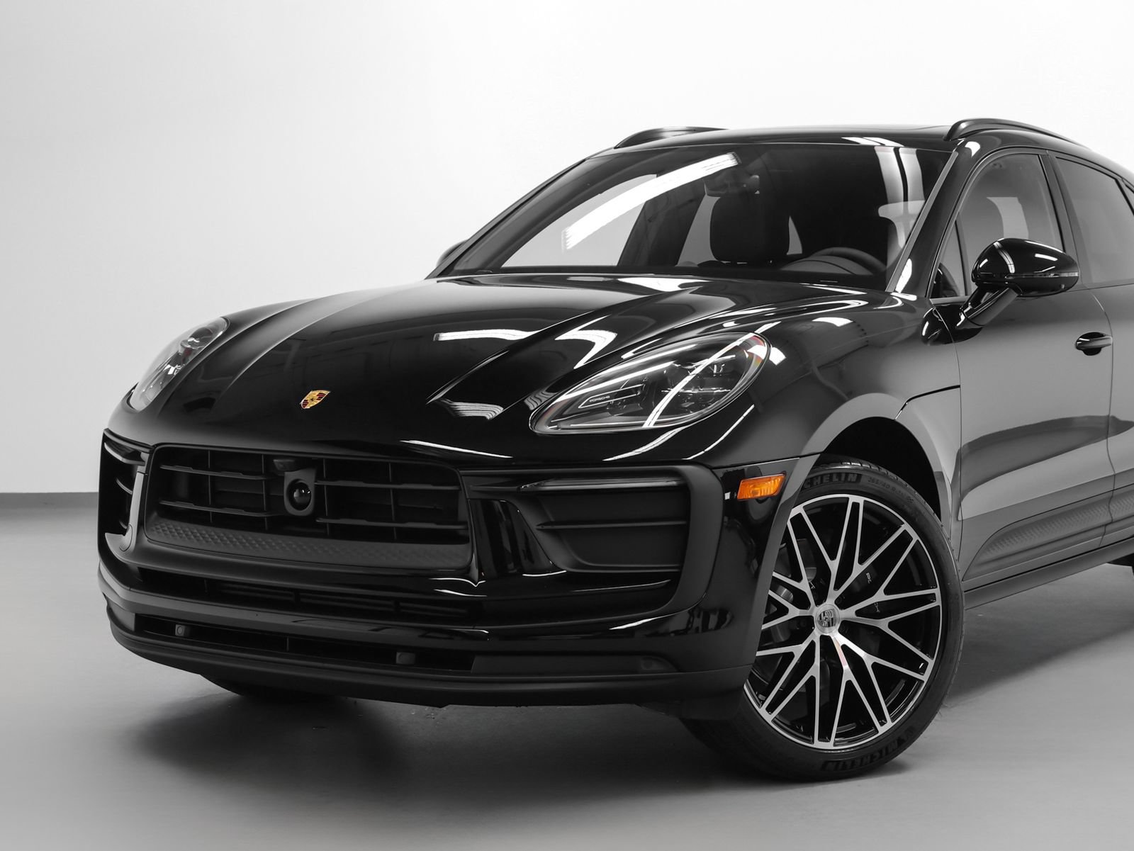 New 2026 Porsche Macan AWD/4WD image 5