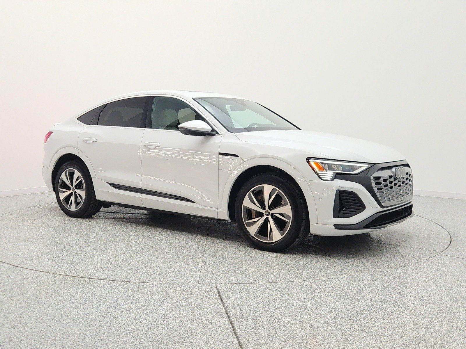 Used 2024 Audi Q8 e-tron Premium Plus w/ Premium Plus Package AWD/4WD image 3