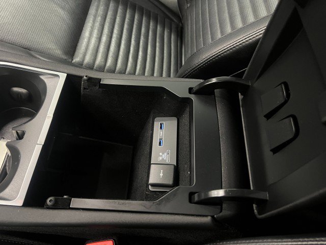 Used 2020 Land Rover Discovery Sport SE image 23