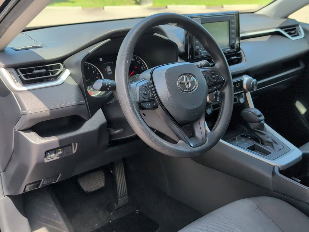 Used 2022 Toyota RAV4 XLE FWD image 13
