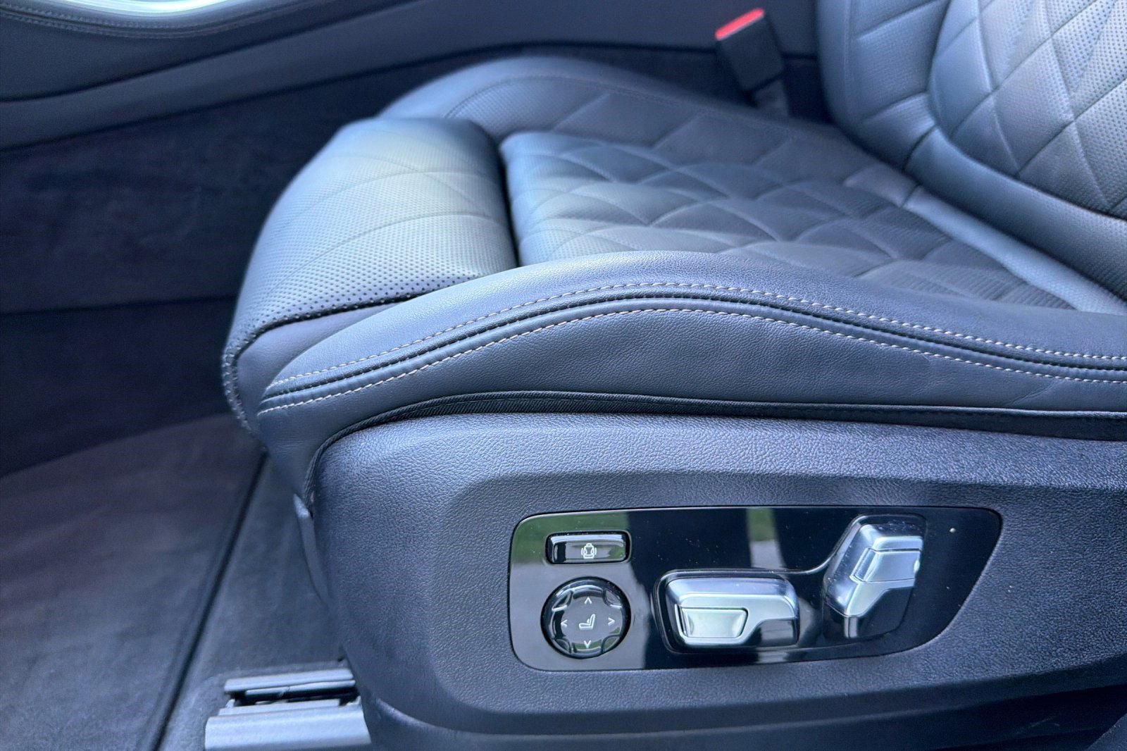 Used 2026 BMW X5 xDrive40i w/ Climate Comfort Package image 14