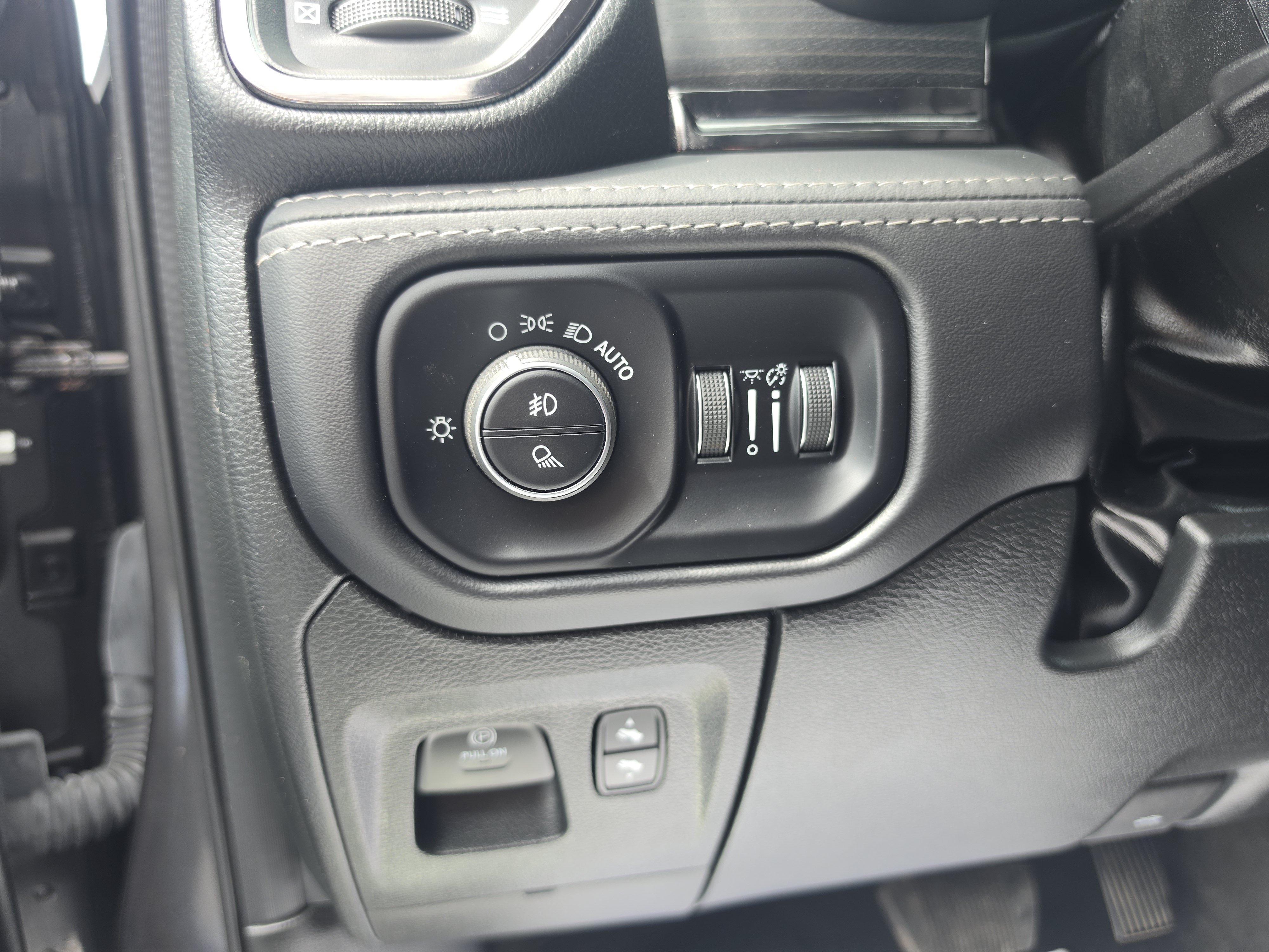 Used 2024 RAM 1500 Limited AWD/4WD image 24