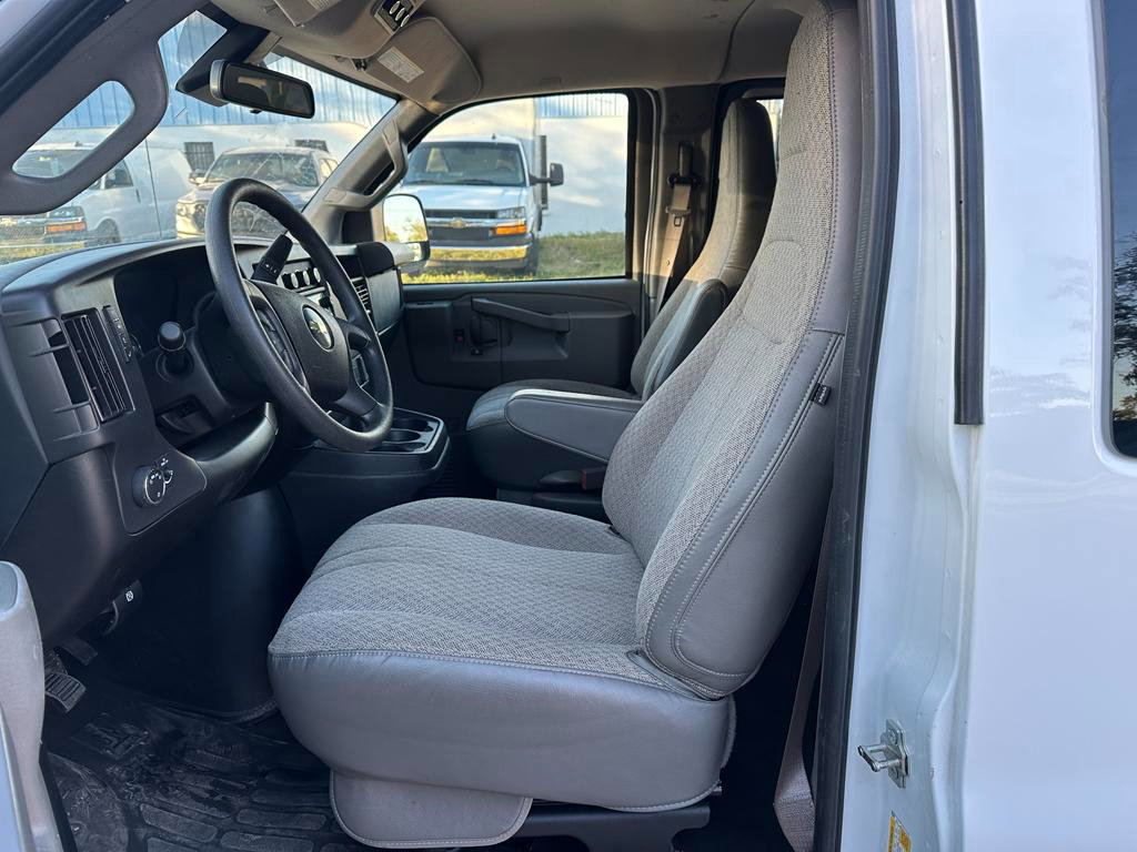 Used 2025 Chevrolet Express 3500 LT w/ LT Preferred Equipment Group image 7