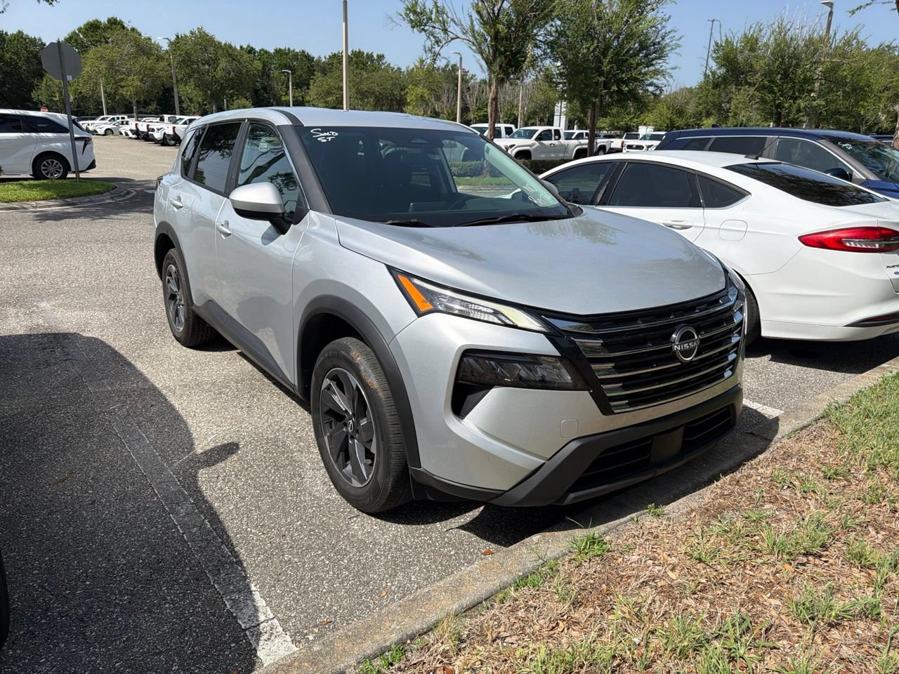 Used 2025 Nissan Rogue SV FWD image 4