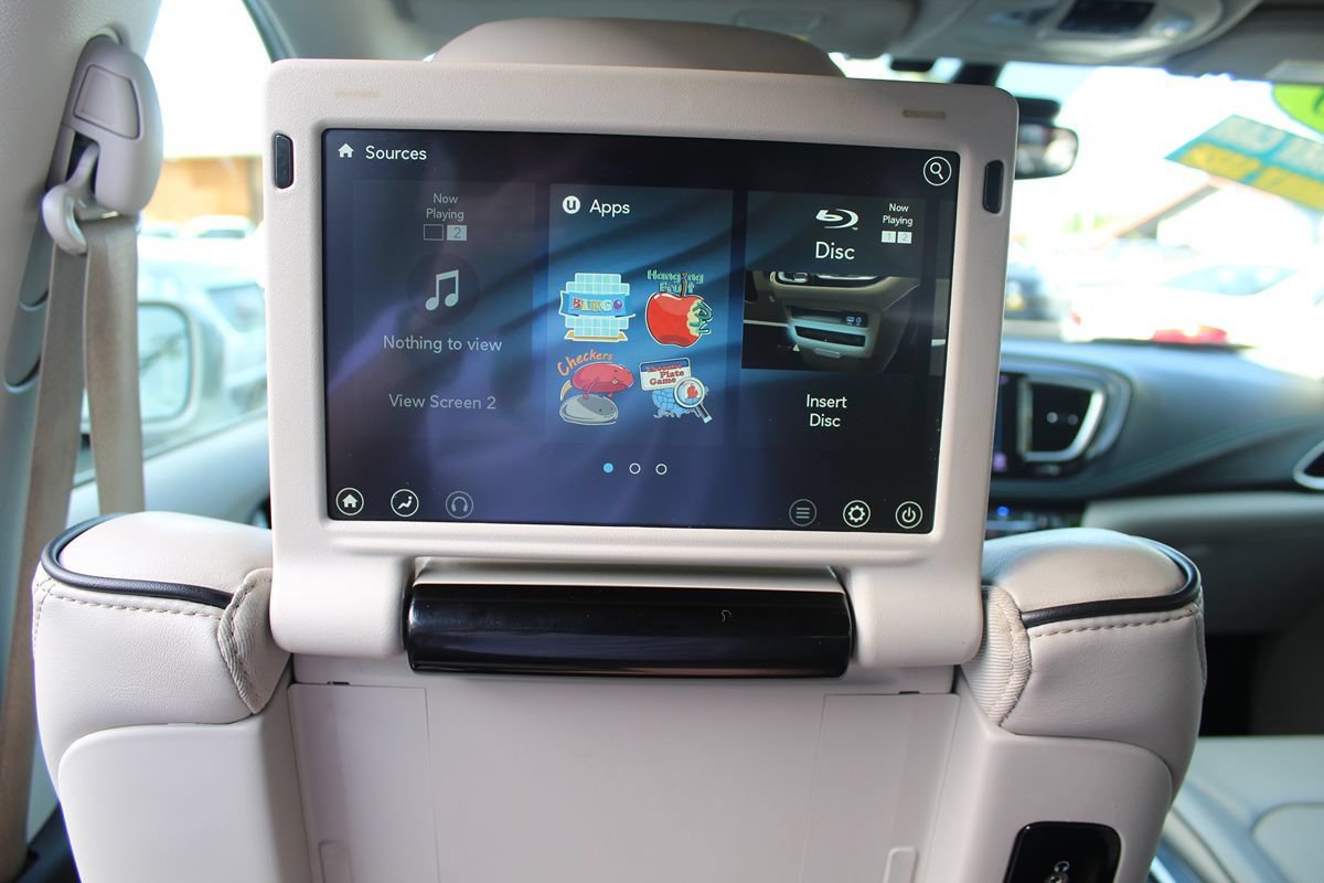 Used 2020 Chrysler Pacifica Limited w/ Advanced Safetytec Group FWD image 36