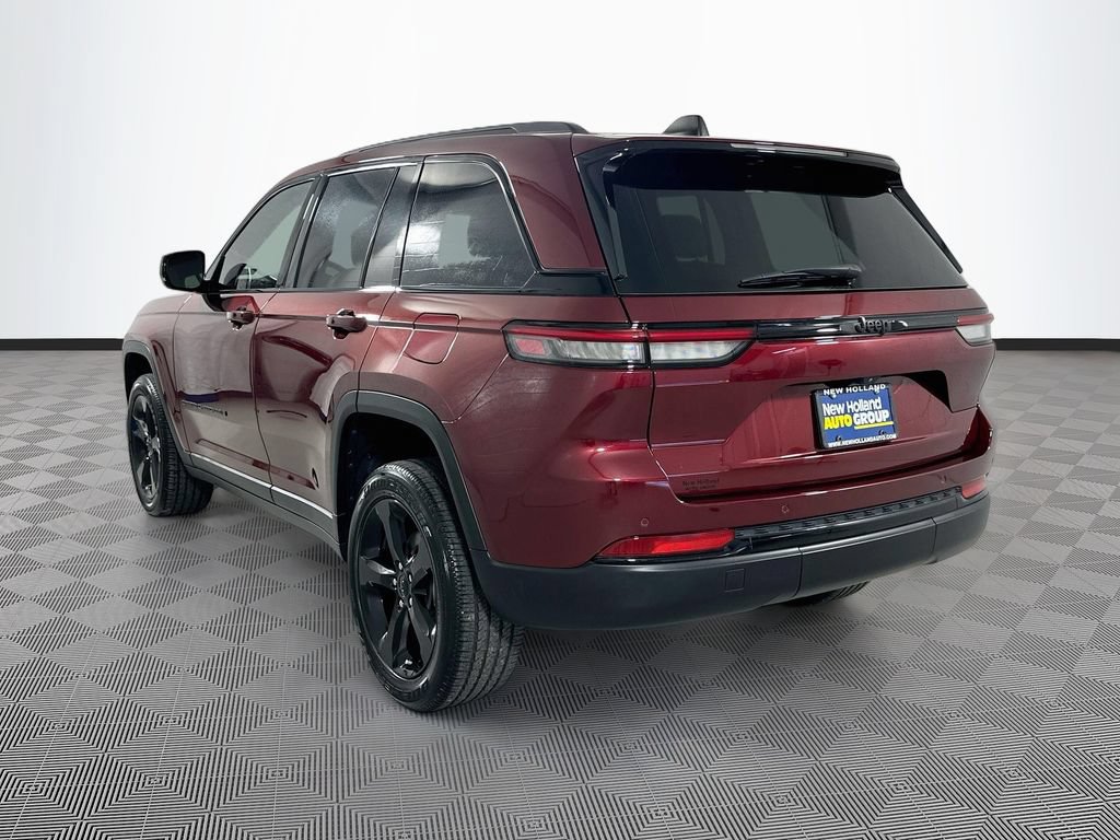 Used 2023 Jeep Grand Cherokee Altitude RWD image 5