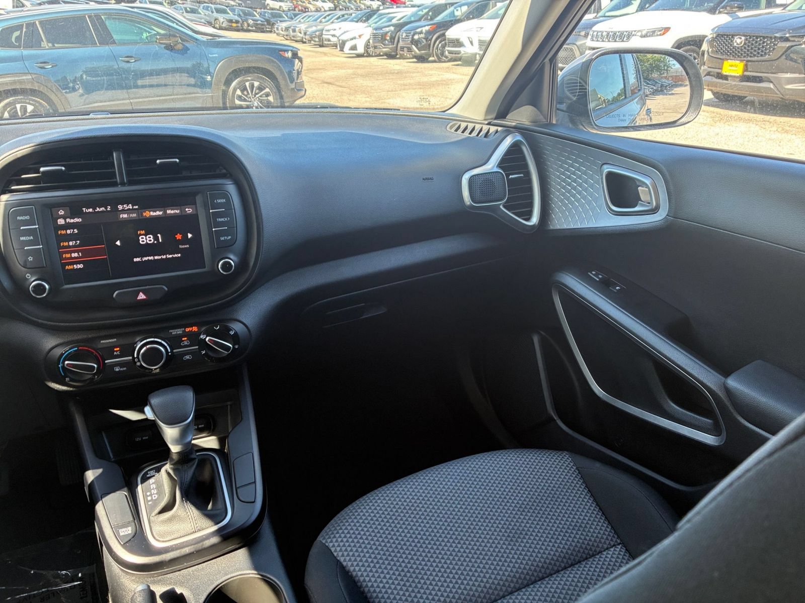 Used 2025 Kia Soul LX w/ LX Technology Package FWD image 30
