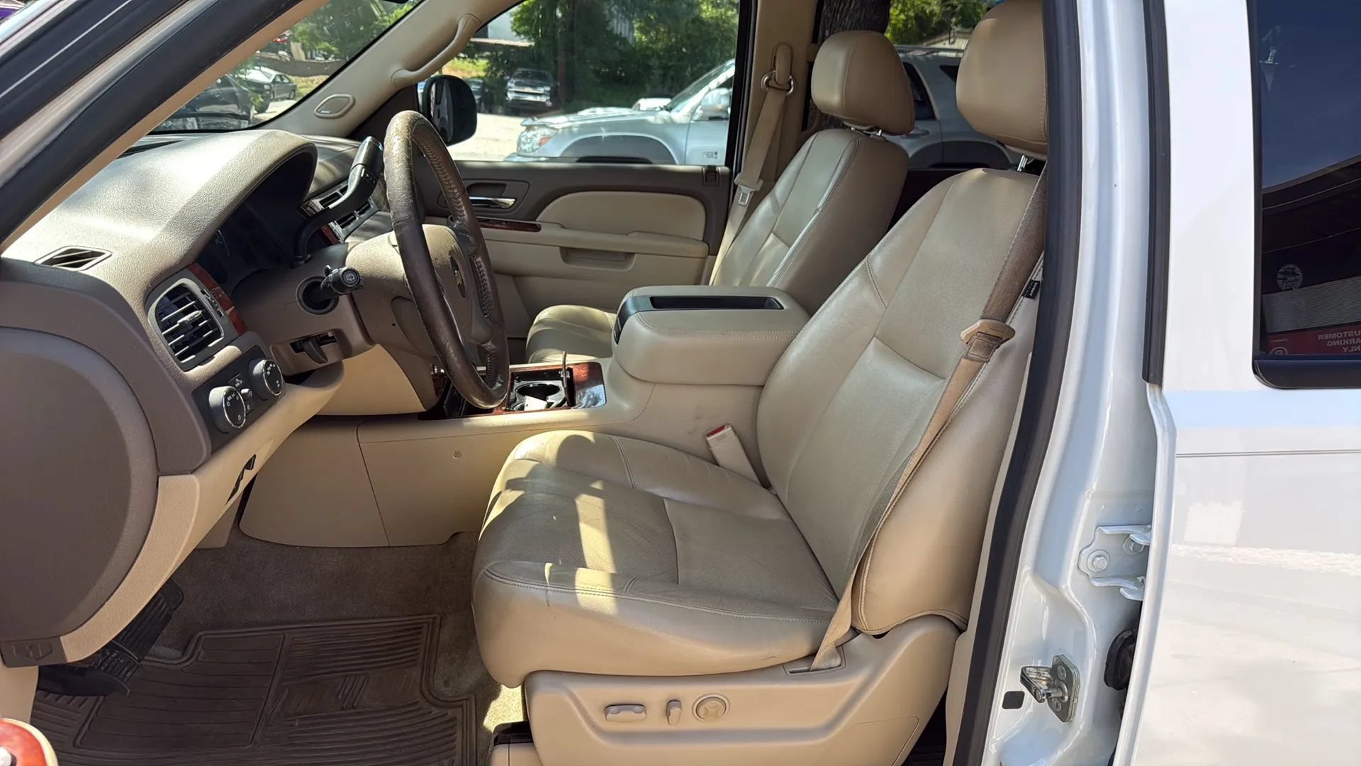 Used 2014 Chevrolet Suburban LTZ AWD/4WD image 15