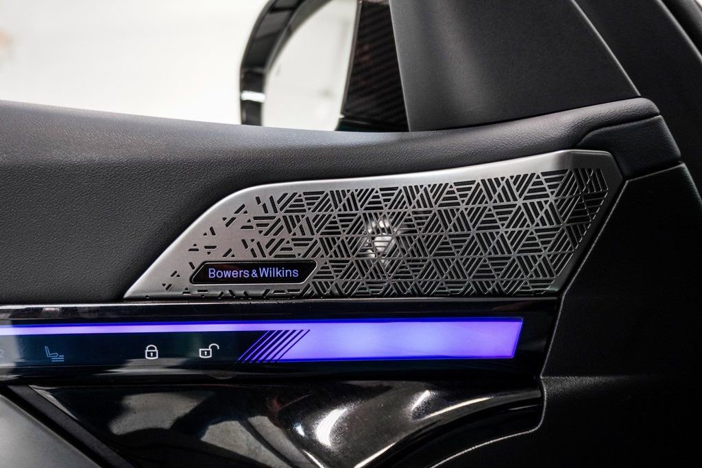 Used 2025 BMW M5 w/ Carbon Package image 39