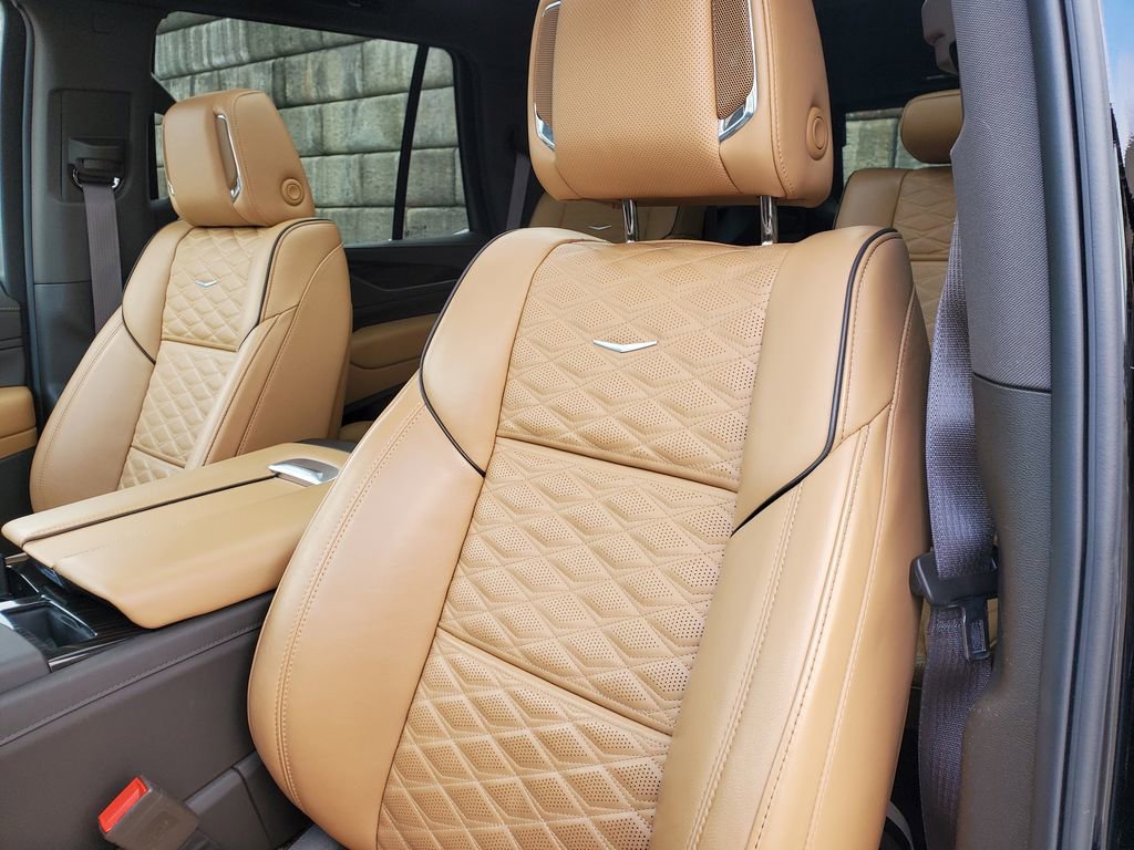 Used 2024 Cadillac Escalade Sport w/ LPO, ONYX Package image 36