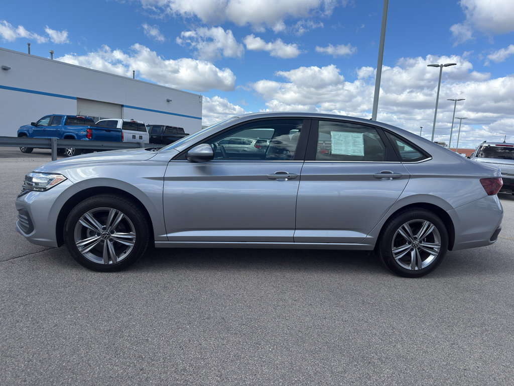 Used 2022 Volkswagen Jetta SE FWD image 6