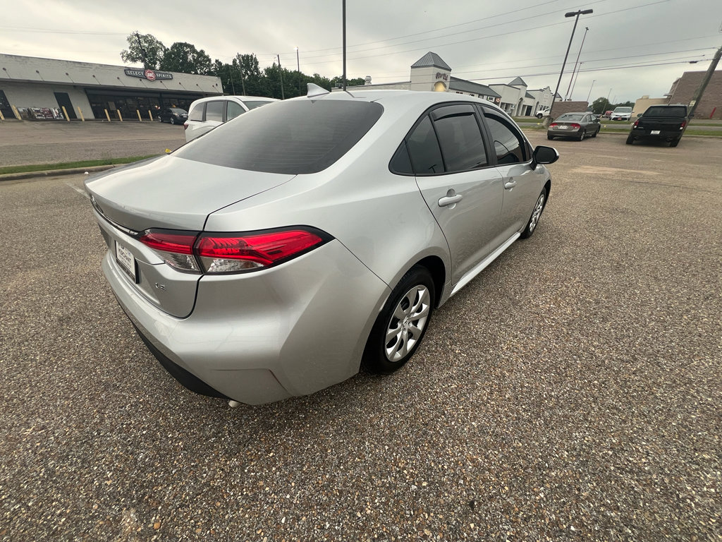 Used 2025 Toyota Corolla LE FWD image 9