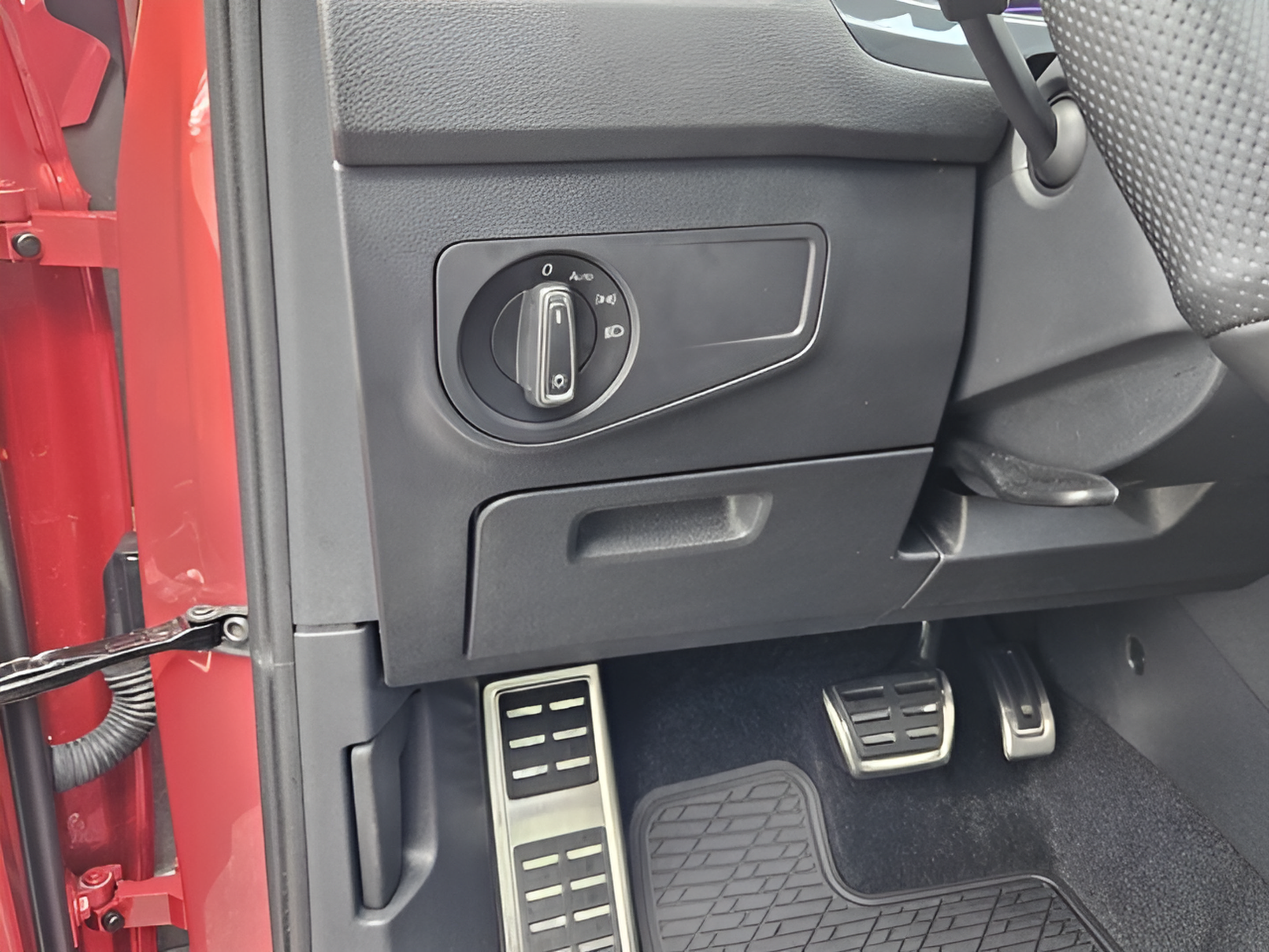 Used 2024 Volkswagen Tiguan SE R-Line FWD image 14