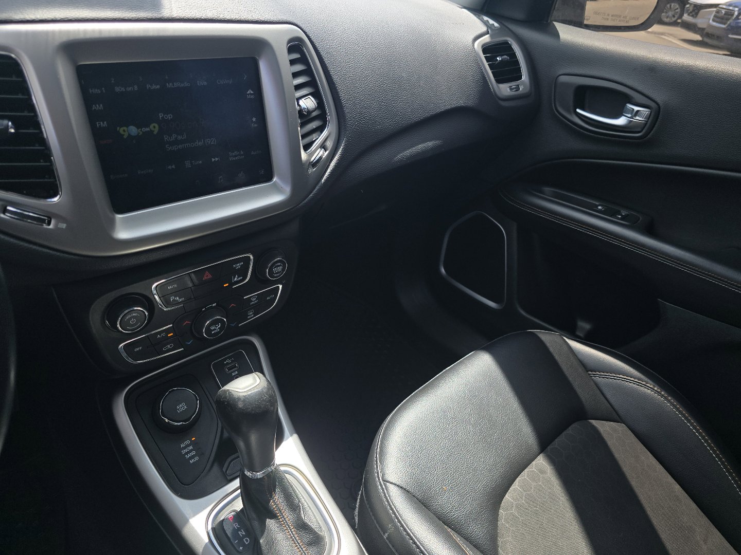 Used 2018 Jeep Compass Latitude w/ Popular Equipment Group AWD/4WD image 29