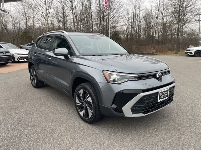 Certified 2025 Volkswagen Taos SE w/ Panoramic Sunroof Package AWD/4WD image 5