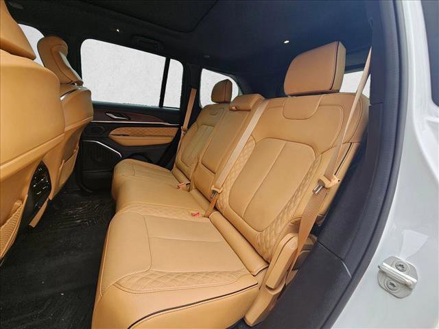 Used 2024 Jeep Grand Cherokee Summit image 12