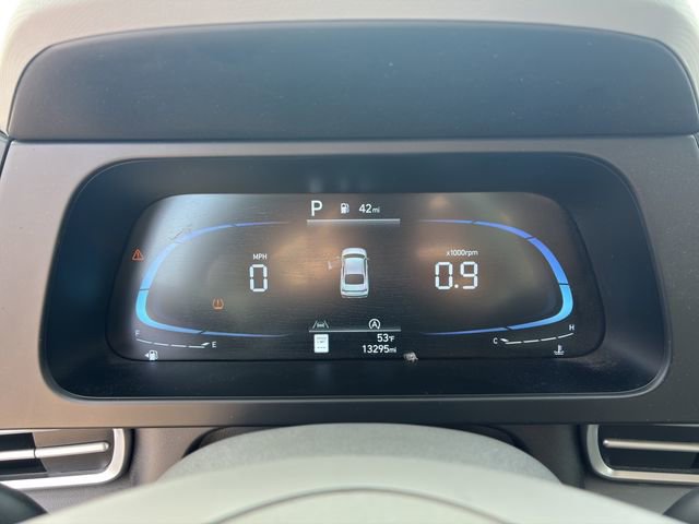 Used 2025 Hyundai Elantra SE image 12