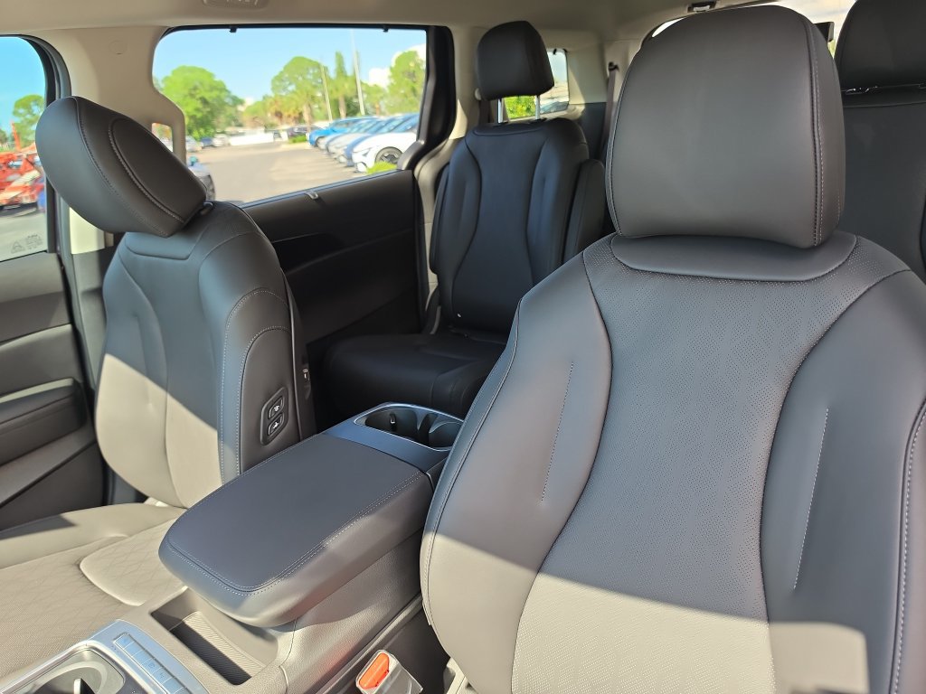 New 2027 Kia Carnival EX FWD image 23