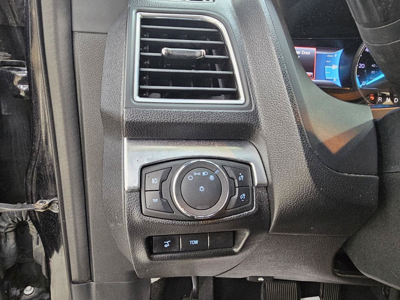 Used 2019 Ford Explorer Limited w/ Class III Trailer Tow Package FWD image 38