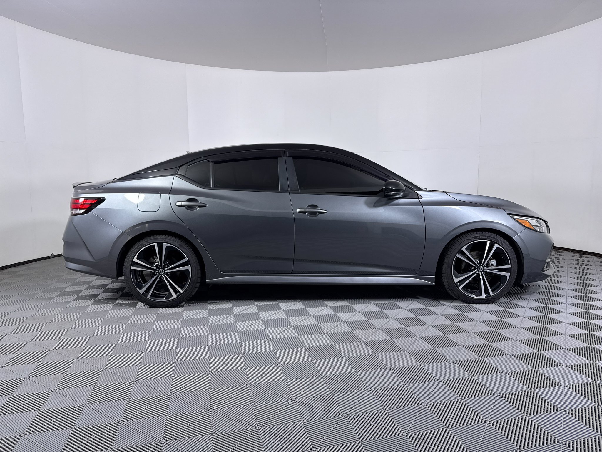 Used 2020 Nissan Sentra SR w/ Electronics Package FWD image 11