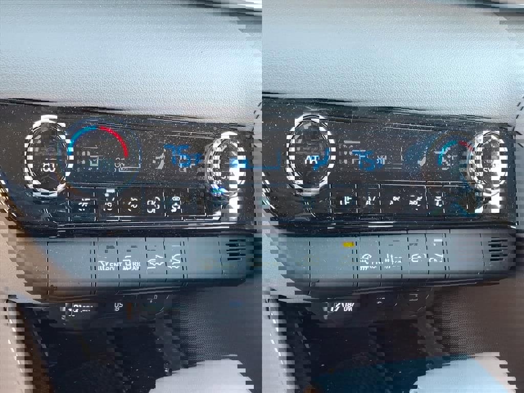 Certified 2025 Hyundai Elantra Sport image 14