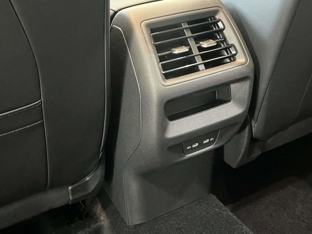 New 2026 Volkswagen Tiguan SE R-Line image 11