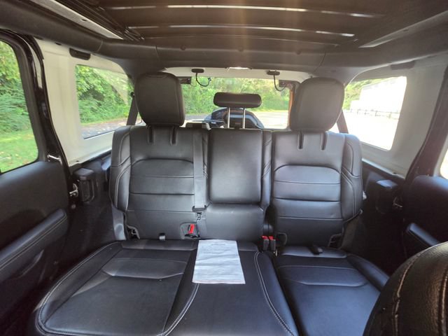 Used 2022 Jeep Wrangler Unlimited Sahara w/ Cold Weather Group AWD/4WD image 17