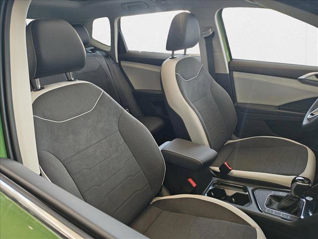 New 2025 Volkswagen Taos SE image 17