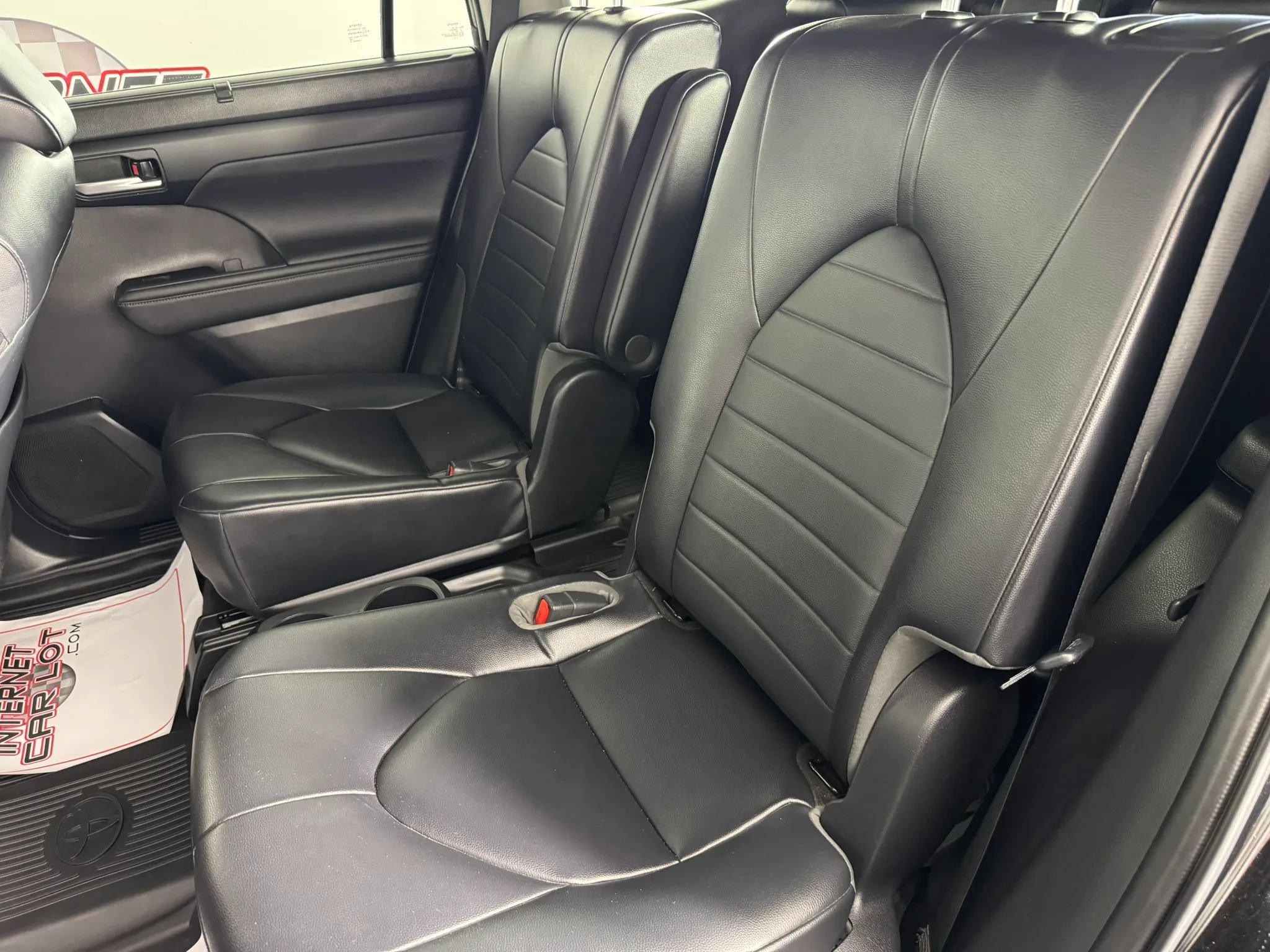 Used 2023 Toyota Highlander XLE AWD/4WD image 37