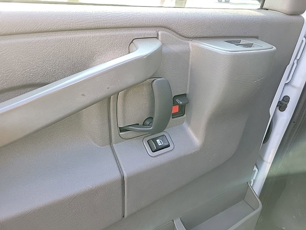 Used 2019 Chevrolet Express 2500 w/ Driver Convenience Package image 7