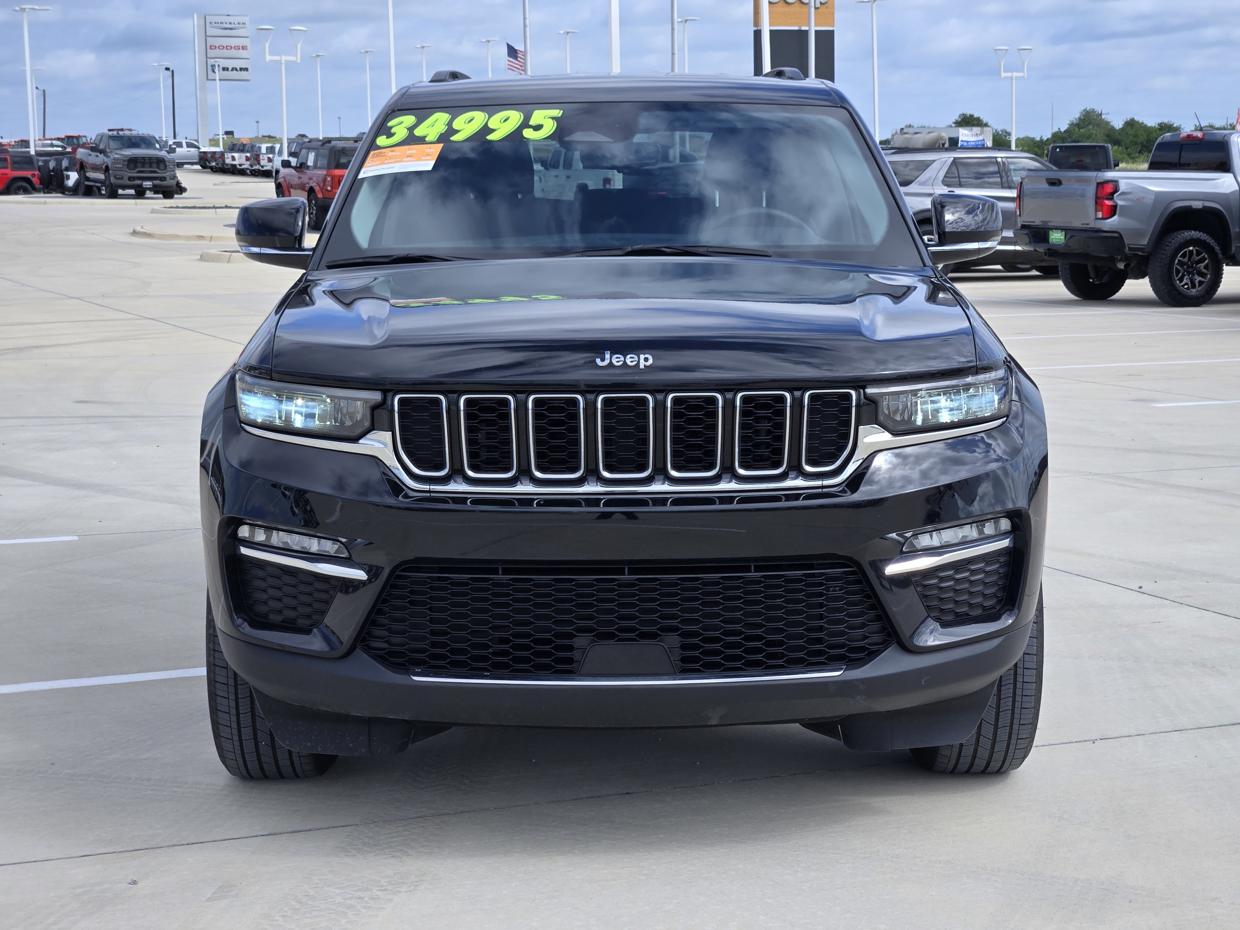 Certified 2023 Jeep Grand Cherokee Limited AWD/4WD image 3