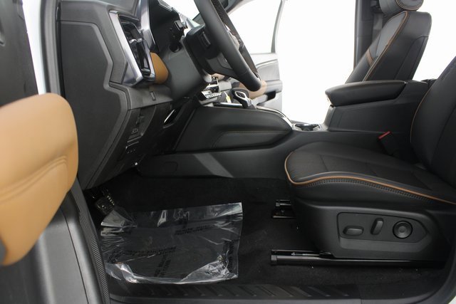 New 2026 GMC Canyon AT4 w/ Off-Road Front Bumper Package image 15