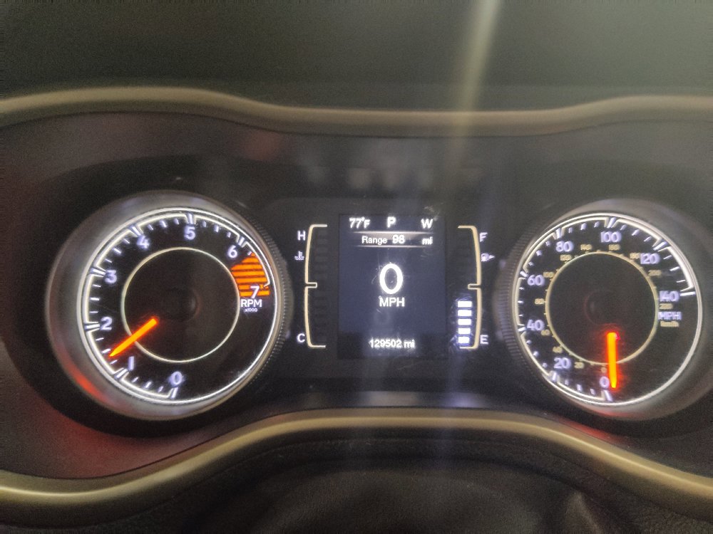 Used 2016 Jeep Cherokee Sport FWD image 23