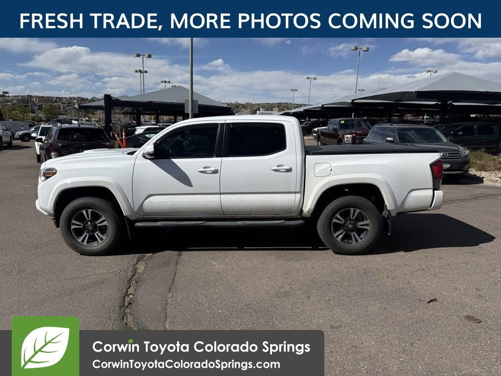 Used 2018 Toyota Tacoma TRD Sport w/ TRD Premium Sport Package AWD/4WD image 5