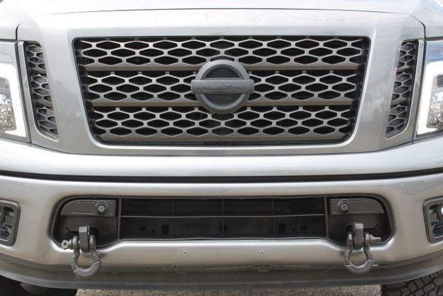 Used 2018 Nissan Titan SV w/ SV Convenience Package RWD image 15