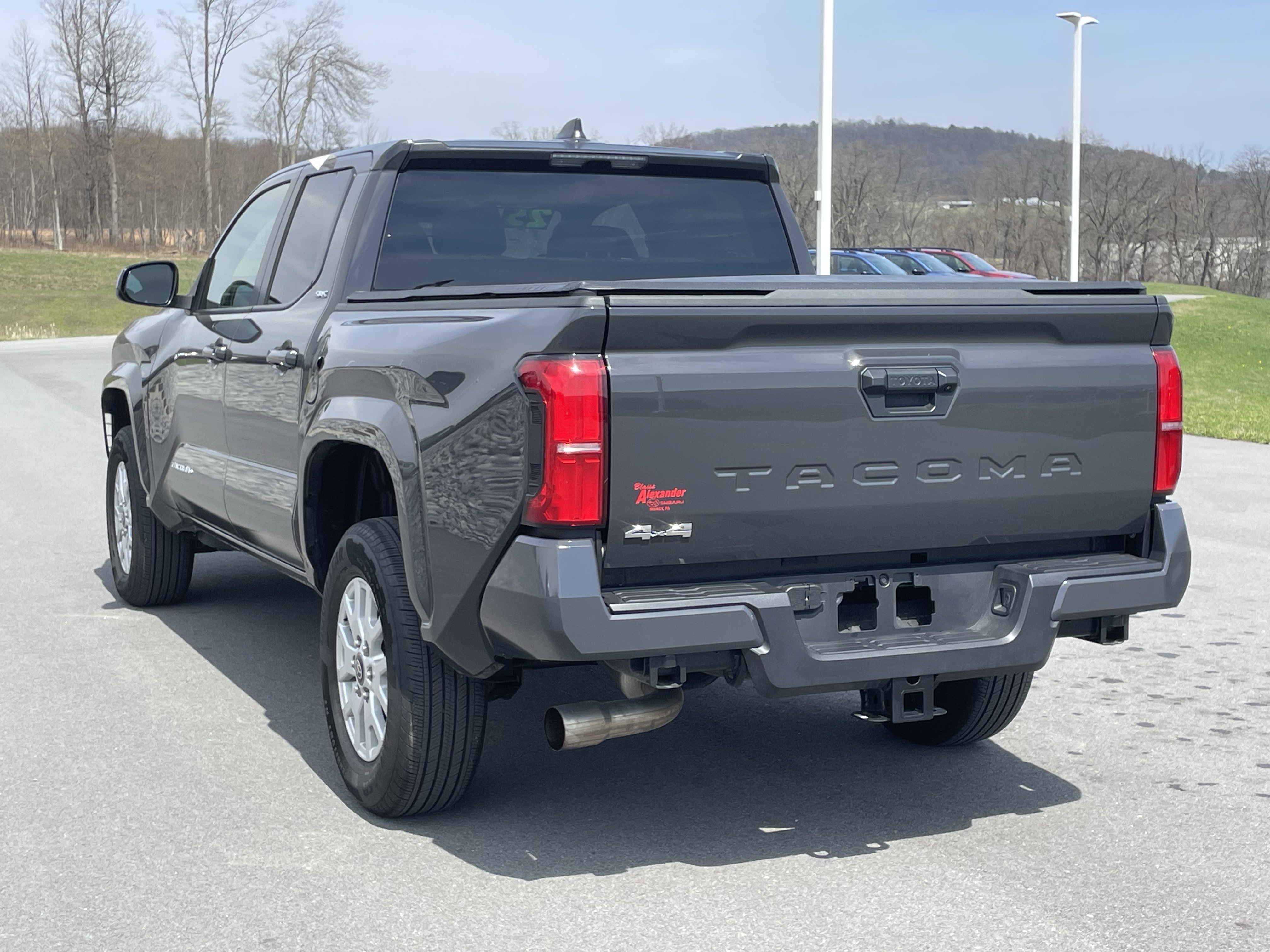 Used 2025 Toyota Tacoma SR5 AWD/4WD image 6