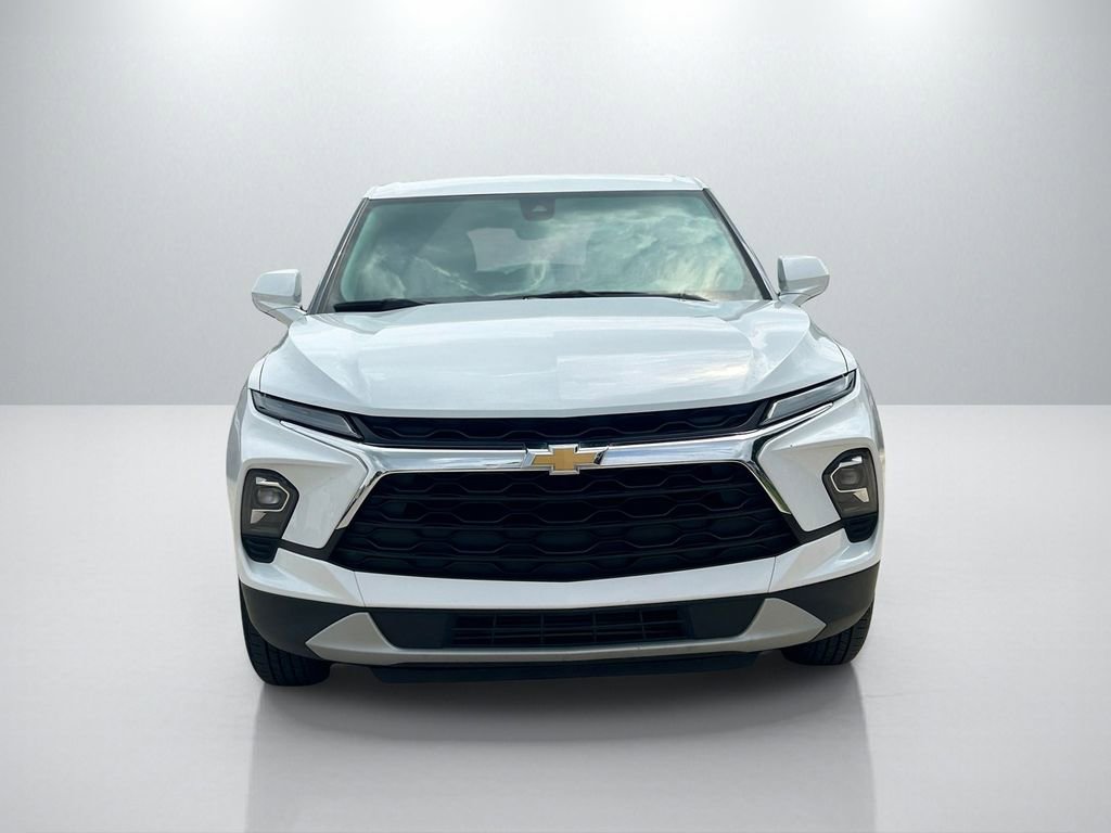 Used 2025 Chevrolet Blazer LT FWD image 2