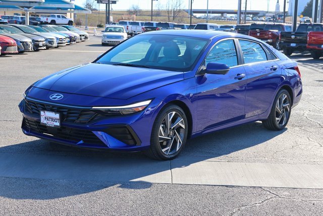 Used 2024 Hyundai Elantra Limited image 6