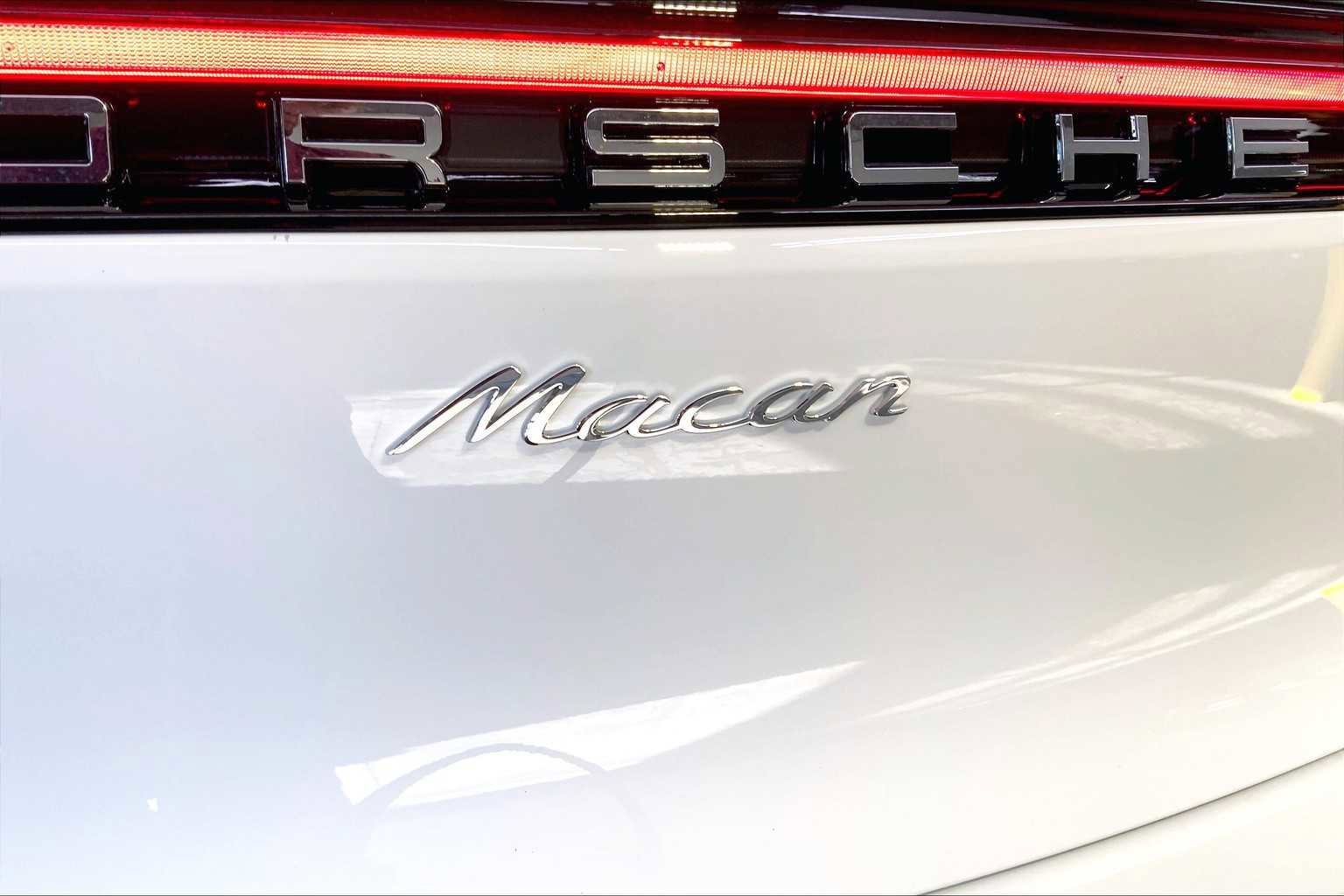 New 2026 Porsche Macan image 19