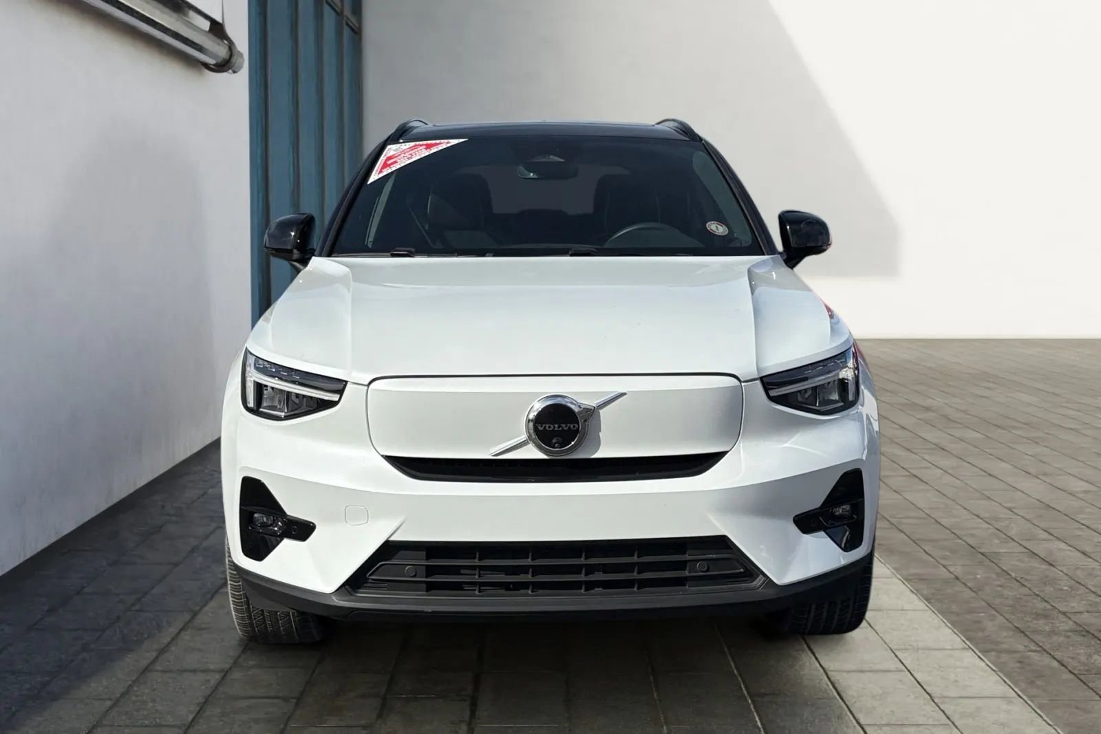 Used 2023 Volvo XC40 Recharge Plus image 8