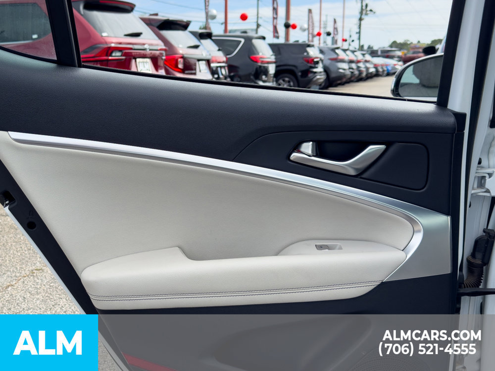 Used 2025 Genesis G70 2.5T RWD image 5