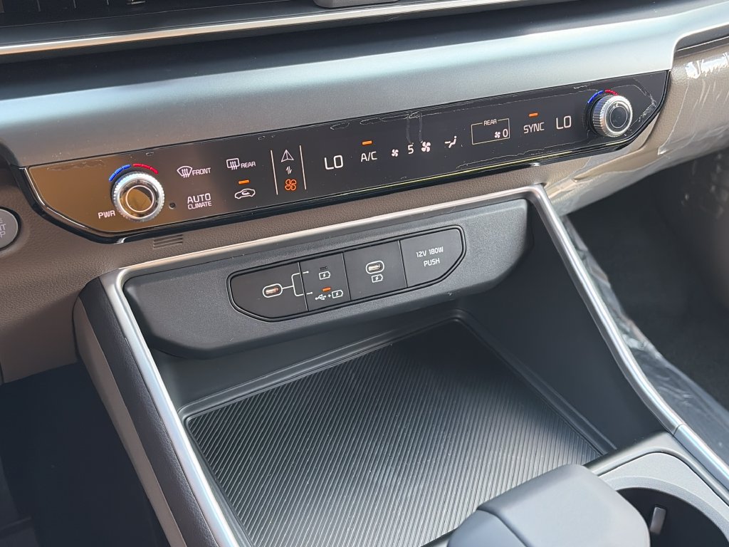 New 2027 Kia Carnival FWD image 21