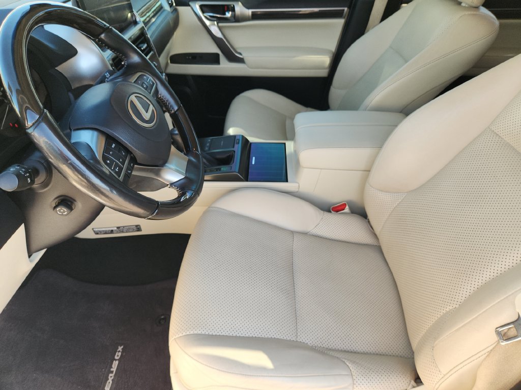 Used 2022 Lexus GX 460 Luxury w/ Off Road Package AWD/4WD image 15