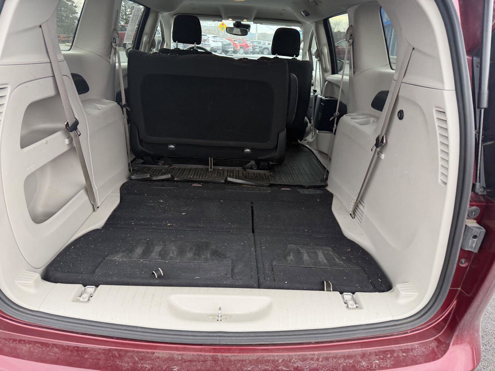 Used 2021 Chrysler Voyager L FWD image 18