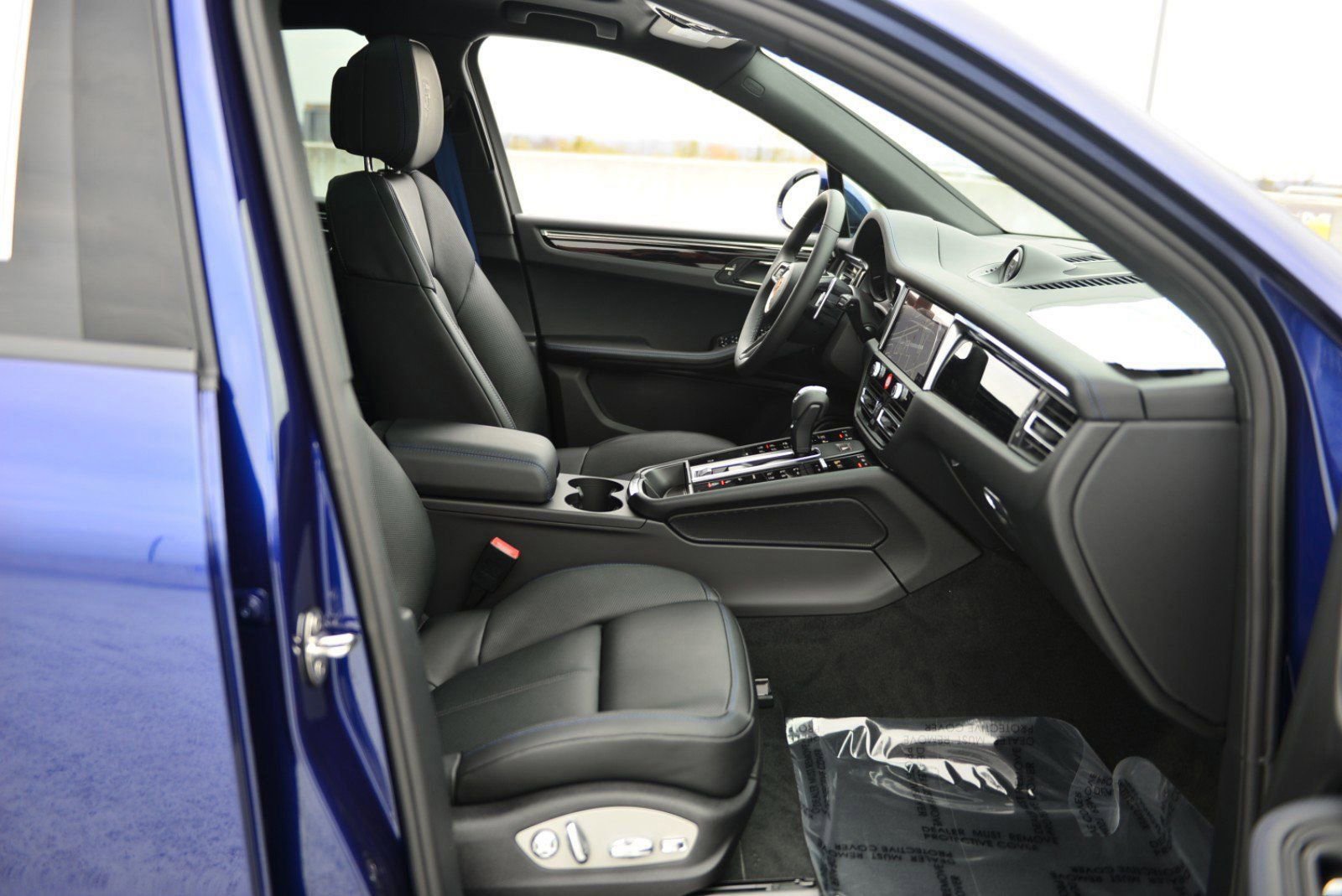 Used 2025 Porsche Macan image 23