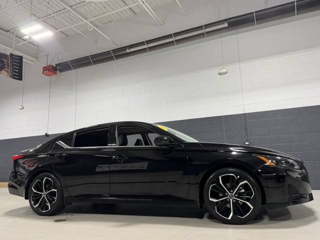 Used 2024 Nissan Altima 2.5 SR FWD image 6