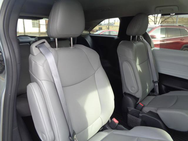 Used 2025 Toyota Sienna XLE w/ XLE Plus Package image 23
