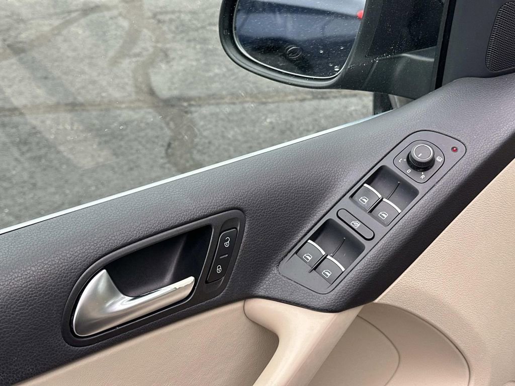 Used 2016 Volkswagen Tiguan SE image 24