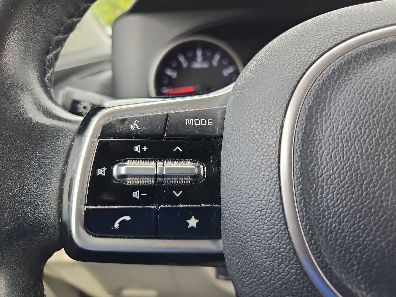 Certified 2022 Kia Carnival LX FWD image 21